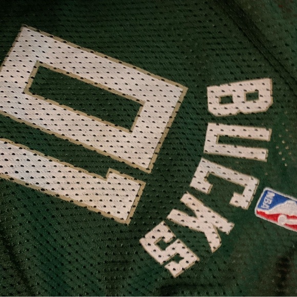Milwaukee Bucks Pet jersey - Picture 3 of 3